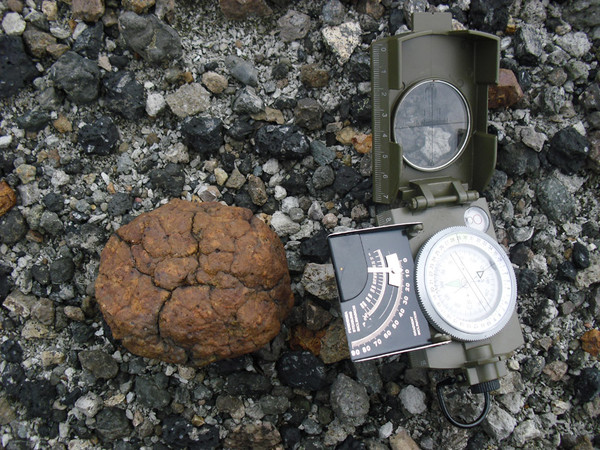 빵껍질 모양의 용암파편 [사진-내나라 갈무리]