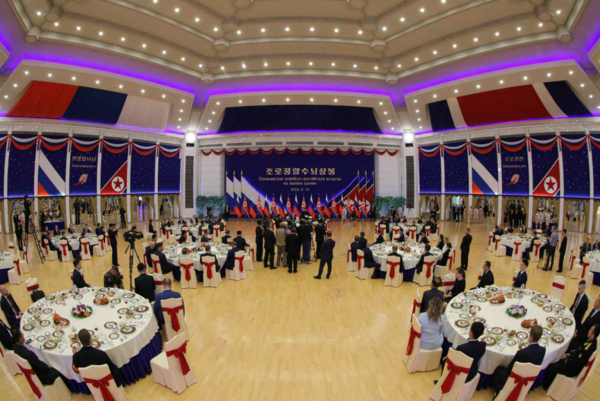 연회 [사진-노동신문 갈무리]