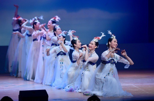 2024년도 금강산가극단 순회공연 ‘길’ 도쿄공연이 6월 21일 도쿄의 호꾸토피아에서 진행되었다. 사진은 무용 ‘가고파’ 장면, [사진-조선신보 갈무리]