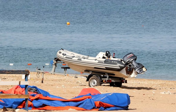우크라이나의 미사일 공격을 받은 세바스토폴 해변 [사진출처-타스통신]