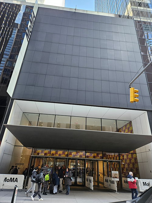 뉴욕 현대미술관(MoMA) 정면 입구 [사진-임영태]