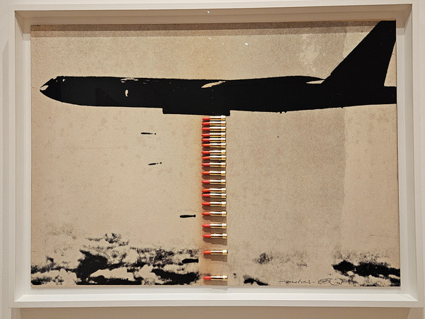 볼프 포스텔의 B-52 립스틱 폭탄-현대미술관 [사진-임영태]