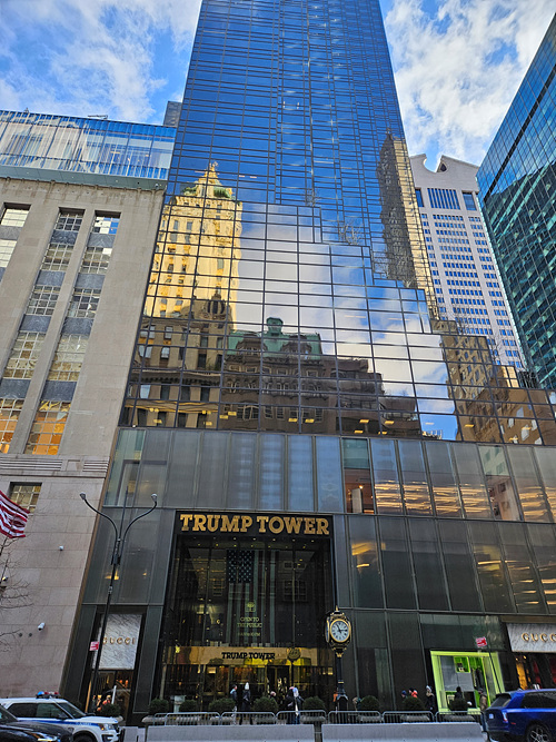 트럼프 타워. 뉴욕 시내 곳곳에 트럼프 타워가 있다. [사진-임영태]