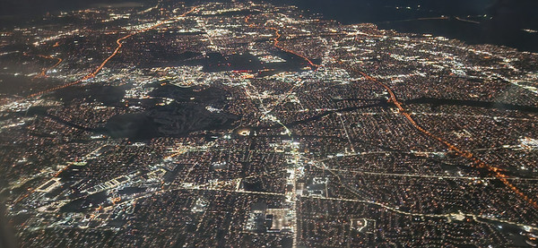 비행기에서 내려다 본 뉴욕 야경 [사진-임영태]