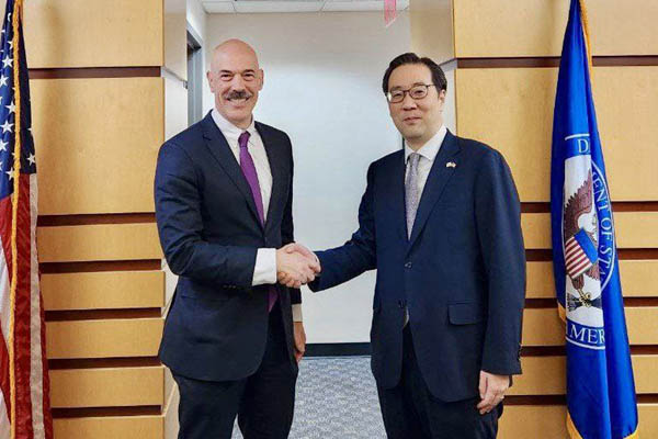 이준일 외교부 한반도정책국장이 미국 워싱턴 D.C.를 방문해 22일 오후(현지 시간) 세스 베일리(Seth Bailey) 미국 국무부 대북특별부대표와 만났다. [사진 제공 - 외교부]