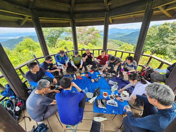 점심시간. [사진 제공-통일뉴스백두대간종주대]