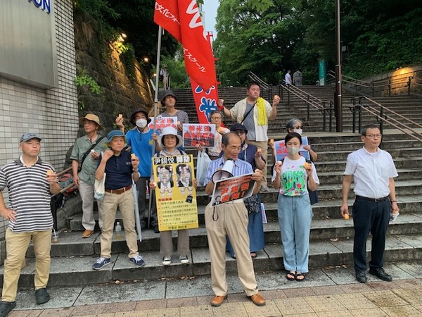 성명을 낭독하는 곽수호 한통련 고문[사진-통일뉴스 박명철 통신원]