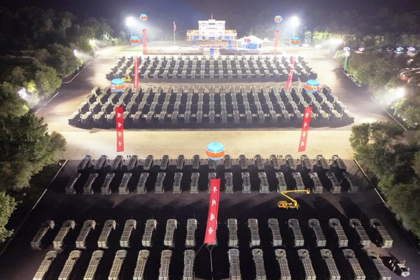 전선미사일병부대들의 시위행진. [사진-노동신문 갈무리]