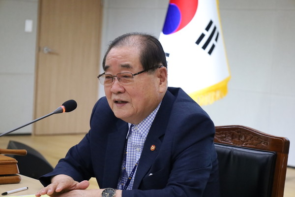 이종찬 광복회장이 광복회학술원이 운영하는 청년헤리티지아카데미 특강에서 '정부의 광복 경축기념식에 나갈 뜻이 없다'고 밝혔다. 사진은 지난 7일 김형석 독립기념관장 임명에 반발하며 광복절 행사 불참 논의한 긴급회의에서 발언하는 이종찬 광복회장 [사진출처-광복회]