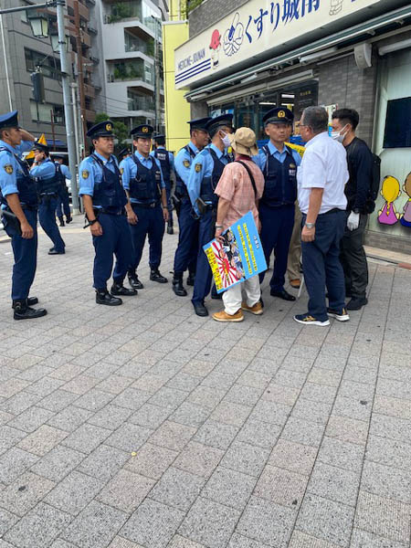 경찰의 부당탄압을  규탄하는 항의단. [사진 - 통일뉴스 박명철 통신원]