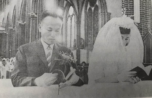 1965년 봄에 명동성당에서 열린 이재문, 김재원 선생의 결혼식 모습. [사진 제공 – 안영민]