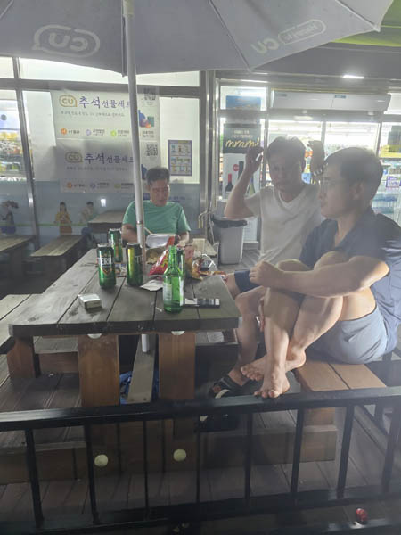 하루 전날, 충추 수안보에 4명의 조기축구회 후배들과 행복한 시간을 보내고 늦게서야 잠자리에 들었다. [사진 - 통일뉴스 하태한 통신원]