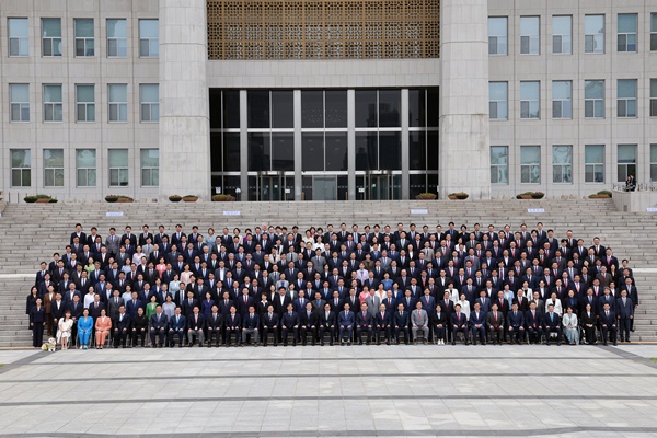 22대 국회의원 전반기 단체사진. [사진-국회]