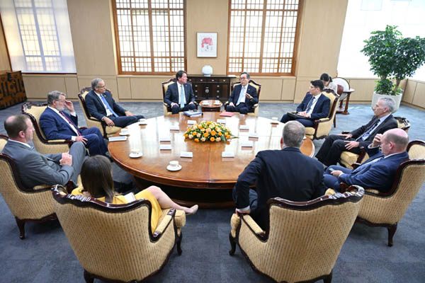 빌 해거티(Bill Hagerty) 의원, 크리스 쿤스(Chris Coons) 의원 등 미국 상원 의원 7명은 전날 조태열 외교장관과 외교부청사에서 면담을 가졌다. [사진 제공 - 외교부]