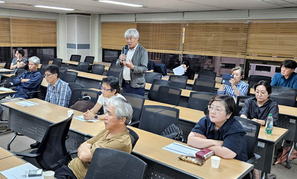 강연에 이어 참석자들과의 질의 응답 시간이 이어졌다. [사진 - 통일뉴스 김치관 기자]