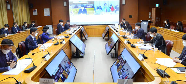 ‘제1차 한중 해양협력대화’가 코로나19 팬데믹 기간인 2021년 4월 14일 화상으로 열렸다. [사진 제공 - 외교부]