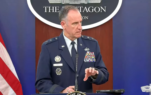 10일 브리핑하는 팻 라이더 미 국방부 대변인. [사진 갈무리-미 국방부]