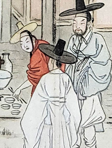 기묘한 웃음을 흘리는 아전은 붉은 옷을 입은 무예청 별감을 부추기는데 정작 별감은 당황했는지 젓가락질도 제대로 하지 못한다. [사진 제공 – 심규섭]