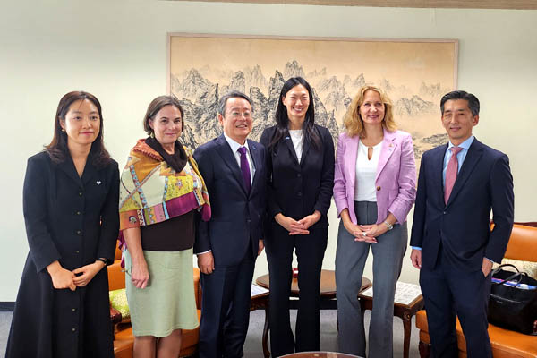 방한 중인 줄리 터너(Julie Turner) 미국 국무부 북한인권특사와 베스 반 샤크(Beth Van Schaack) 국제형사사법대사가 10일 조래구 외교부 외교전략정보본부장과 만났다. [사진 제공 - 외교부]