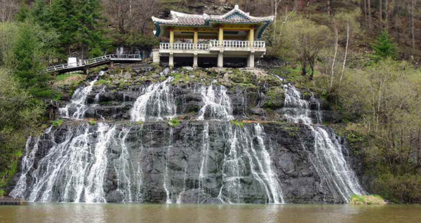 리명수폭포 [사진-노동신문]