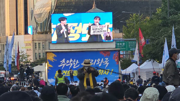 쉬어가는 분위기로 백지의 탄핵뉴스라는 대담이 진행됐다. [사진 - 통일뉴스 하태한 통신원]