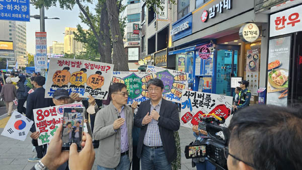 뉴탐사의 강진구 기자는 유투브 열린공감TV를 송출했다. [사진 -통일뉴스 하태한 통신원]