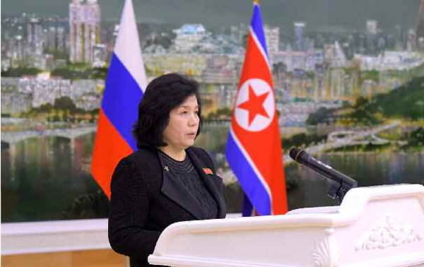 북한 최선희 외무상. 지난해 10월 말 평양을 방문한 세르게이 라브로프 러시아 외무장관을 위한 연회에서 연설하는 모습. [사진-노동신문]