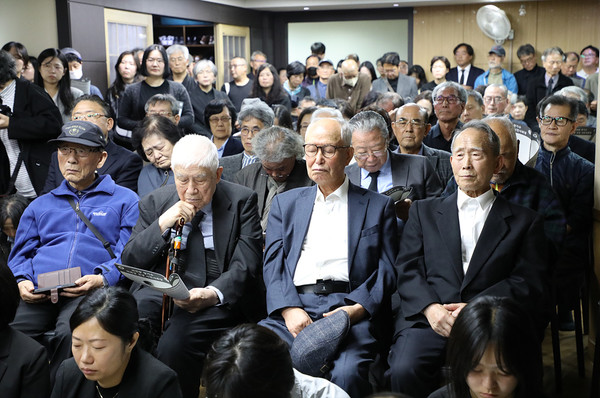 이날 추도식에는 150여명의 문상객들이 몰려 식장을 꽉 메워 고인에 대한 예를 갖췄다. [사진-통일뉴스 김래곤 통신원]