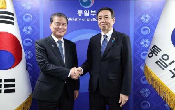 김영호 통일부장관이 30일 오후 정부서울청사 집무실에서 미즈시마 코이치 주한 일본대사를 접견했다. [사진-통일부]