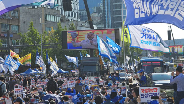 이원종 배우가 연설했다. [사진 - 통일뉴스 하태한 통신원]