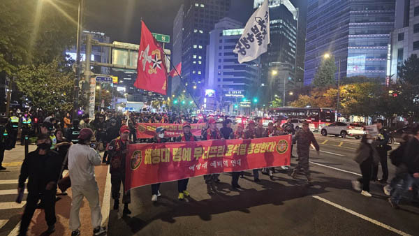 해병대 예비역 연대도 행진에 동참했다. [사진 - 통일뉴스 하태한 통신원]