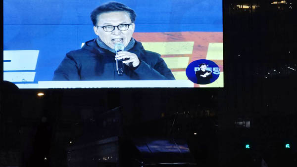 더불어민주당의 ‘국정농단 규탄, 김건희특검 수용 제5차 국민행동의날’ 집회에서 김민석 최고위원이 연설하고 있다. [사진 - 통일뉴스 하태한 통신원]