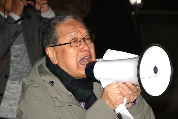 주최자측 인사말을 하는 손형근 한통련 의장.[사진-통일뉴스 박명철 통신원]