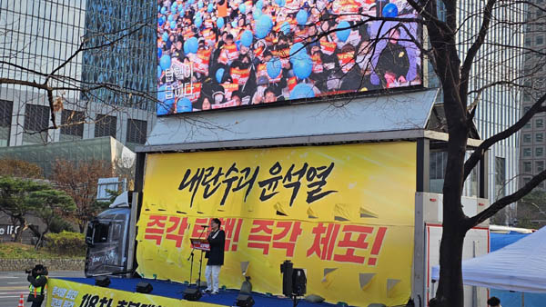 가수 백자가 무대에 올랐다. [사진 - 통일뉴스 하태한 통신원]