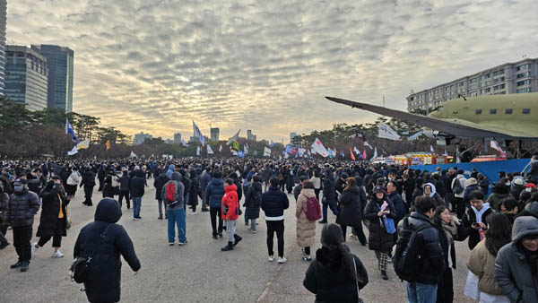 여의도공원에도 인파가 몰렸다. [사진 - 통일뉴스 하태한 통신원]