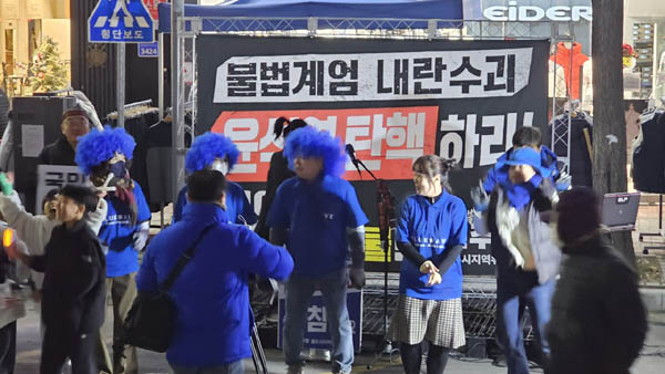 노래 공연도 있었고, 초등학생의 구호제창, 중학생의 발언도 있었다. [사진 - 통일뉴스 하태한 통신원]