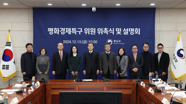 ���Ϻΰ�&nbsp;13�� ��ȭ����Ư�� ������ ���� 10���� ��ȭ����Ư������ȸ �ΰ� ���������� �Ӹ��ߴ�. [����-���Ϻ�]