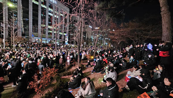 여의도공원에 많은 인파가 몰렸다. [사진 - 통일뉴스 하태한 통신원]