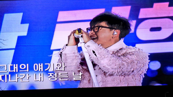 본 행사인 가수 이승환의 탄핵 콘서트가 펼쳐졌다. [사진 - 통일뉴스 하태한 통신원]