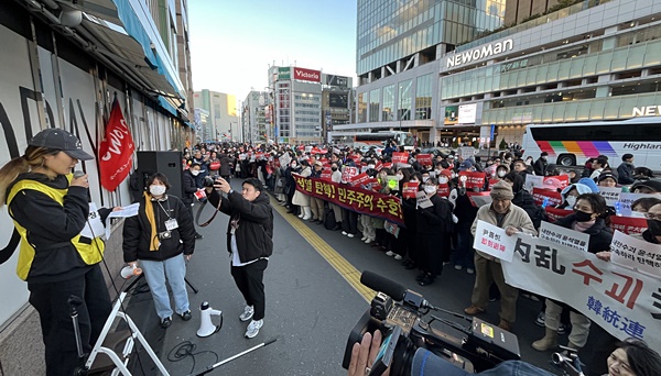 14일 집회는 유학생을 중심으로 진행됐으며, 성명서도 직접 작성해 발표했다. [사진-통일뉴스 조정훈 통신원]