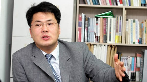 민족21 대표로 활동하던 30대 시절. 나는 2001년에 민족21 창간기자로 참여했고, 2005년 11월부터 민족21 대표를 맡았다. [사진 제공 – 안영민]