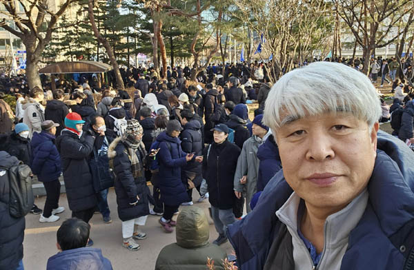 무려 119차 촛불행동이 마침내 윤석열 탄핵소추안 의결로 귀결됐다. 그동안 함께 한 많은 분들께 감사와 존경의 인사를... [사진 - 통일뉴스 하태한 통신원]