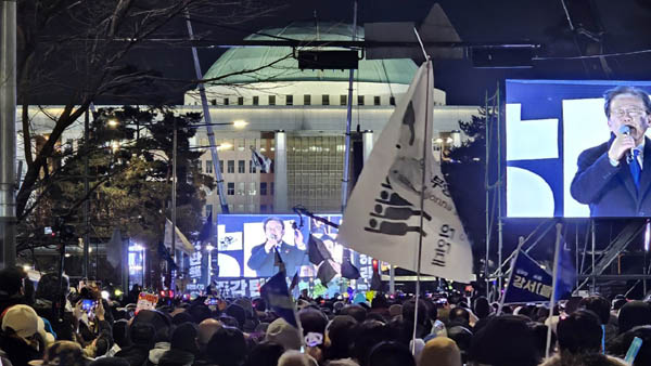 이재명 더불어민주당 대표가 위대한 국민의 승리라고 선포했다. [사진 - 통일뉴스 하태한 통신원]