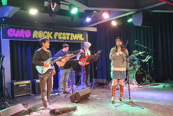 예정된 동네밴드 공연을 마치고 집회장으로 향했다. [사진 - 통일뉴스 하태한 통신원]