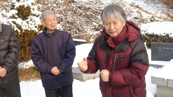 진행을 맡은 한찬욱 사월혁명회 사무처장이 발언하고 있다. [사진 - 통일뉴스 김치관 기자]