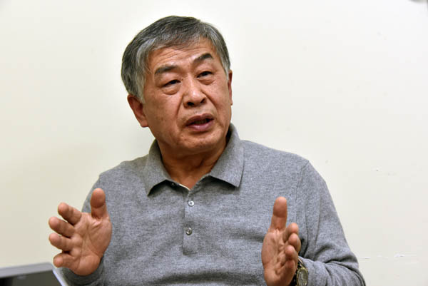 『대종교 항일투쟁 인물사전』을 출간한 김동환 국학연구소 연구위원과 5일 통일뉴스 사무실에서 인터뷰를 가졌다. [사진 - 조천현]