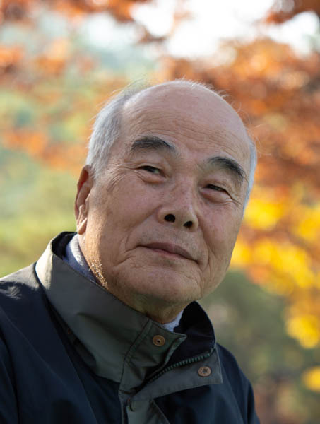 건강하실 때의 아버지 모습. 2013년 팔순을 기념해 회고록 『끝나지 않은 길을 출간한 무렵이다. [사진 제공 – 안영민]