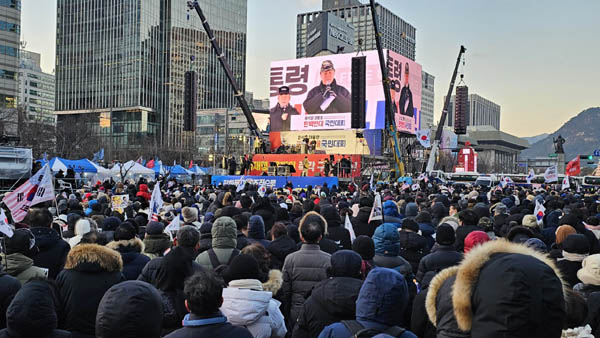 다양한 4방 대형 스크린도 등장했다. [사진 - 통일뉴스 하태한 통신원]