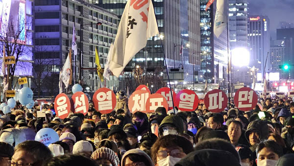 집회를 마치고 명동으로 행진을 시작했다. [사진 - 통일뉴스 하태한 통신원]
