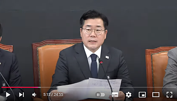 2일 오전 더불어민주당 정책조정회의에서 '윤석열 즉각 체포'를 촉구한 박찬대 원내대표. [사진 갈무리-델리민주]